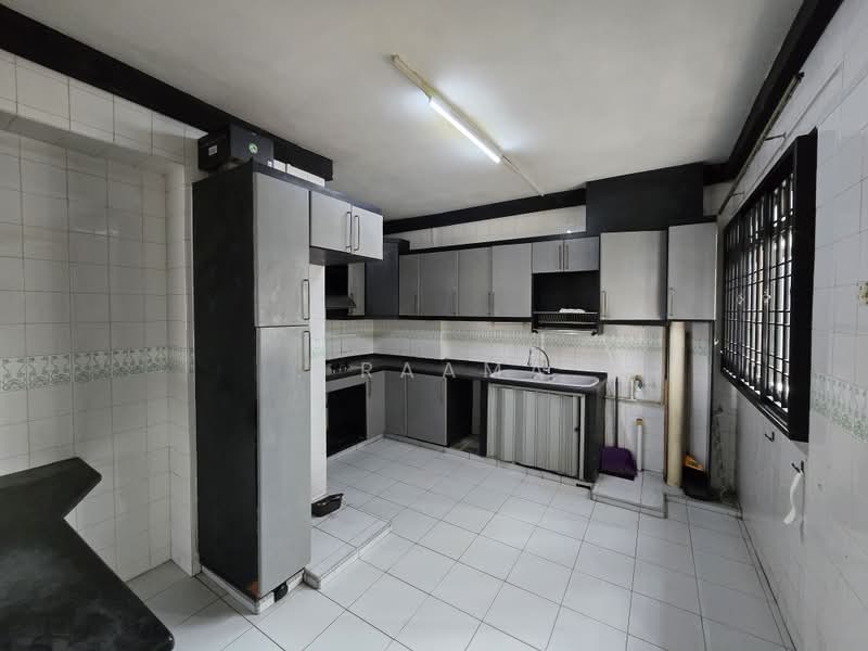 393 Tampines Avenue 7, 393 Tampines Avenue 7, 4 Bedrooms, 1,366 sqft, HDB Flat For Sale, by . Raama, 500131133 - PropertyGuru.com.sg