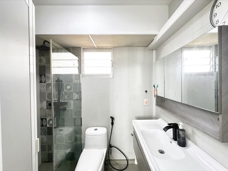 671B Edgefield Plains, 671B Edgefield Plains, 3 Bedrooms, 969 sqft, HDB Flat For Rent, by Karine Lee, 500131136 - Master Bathroom - PropertyGuru.com.sg
