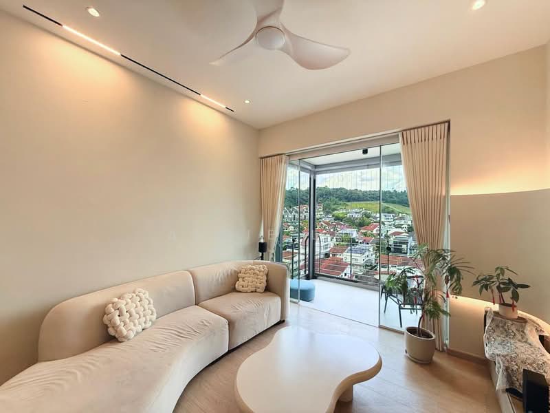 Hilltop Grove, 134 Hillview Avenue, 4 Bedrooms, 1,485 sqft, Condominium For Sale, by Annie Lee, 500131155 - Living Room - PropertyGuru.com.sg