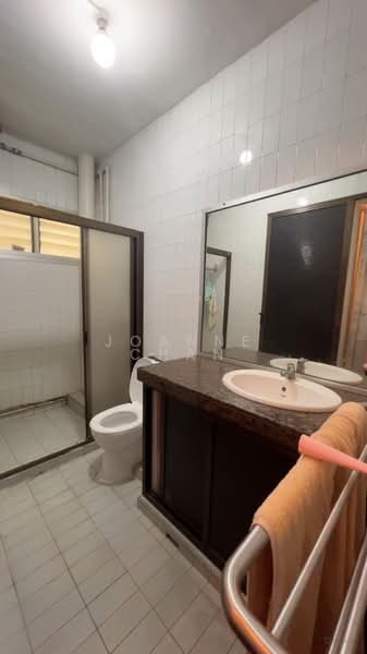 858 Tampines Avenue 5, 858 Tampines Avenue 5, 4 Bedrooms, 1,572 sqft, HDB Flat For Sale, by Joanne Chan, 500131156 - Bathroom - PropertyGuru.com.sg