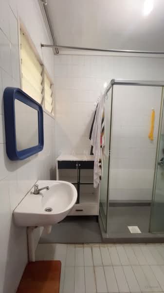 858 Tampines Avenue 5, 858 Tampines Avenue 5, 4 Bedrooms, 1,572 sqft, HDB Flat For Sale, by Joanne Chan, 500131156 - Bathroom - PropertyGuru.com.sg