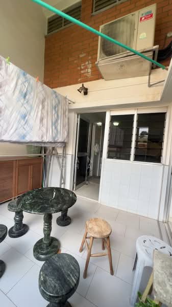 858 Tampines Avenue 5, 858 Tampines Avenue 5, 4 Bedrooms, 1,572 sqft, HDB Flat For Sale, by Joanne Chan, 500131156 - Balcony - PropertyGuru.com.sg