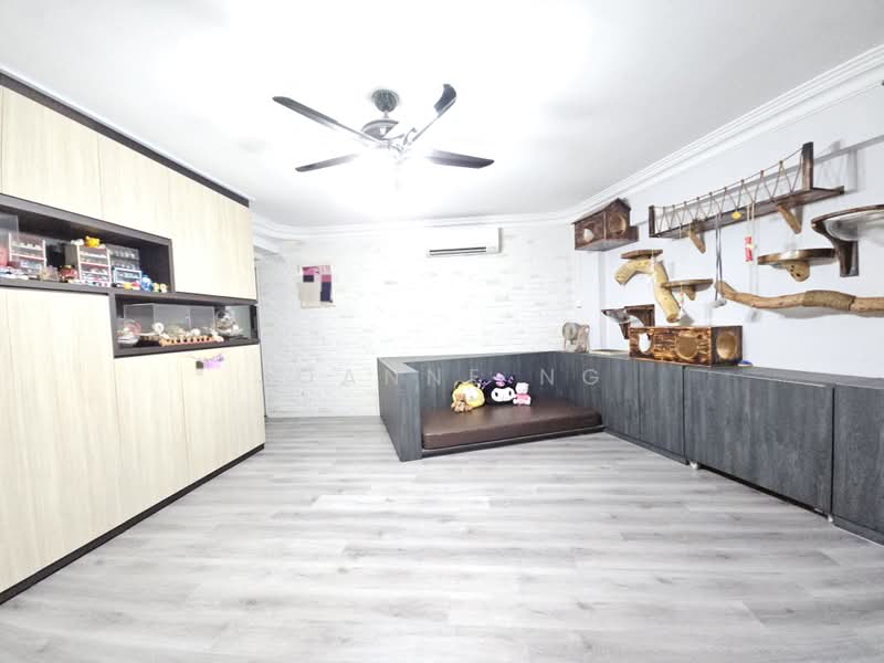 422 Choa Chu Kang Avenue 4, 422 Choa Chu Kang Avenue 4, 3 Bedrooms, 1,119 sqft, HDB Flat For Sale, by Joanne Ng, 500131186 - Living Room - PropertyGuru.com.sg