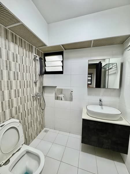608B Tampines North Drive 1, 608B Tampines North Drive 1, 3 Bedrooms, 1,216 sqft, HDB Flat For Sale, by Jessica Soo, 500131206 - Bathroom - PropertyGuru.com.sg