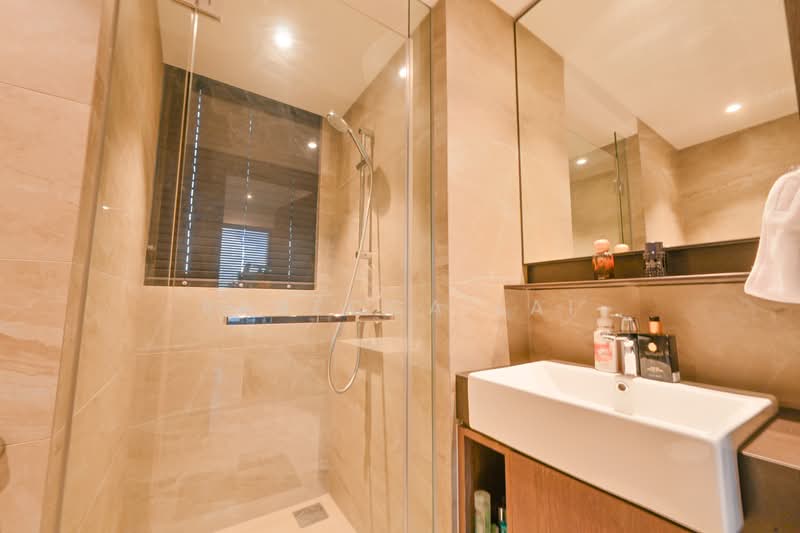 Riverfront Residences, 49 Hougang Avenue 7, 3 Bedrooms, 1,066 sqft, Condominium For Sale, by Rabecca Lai, 500131220 - Bathroom - PropertyGuru.com.sg