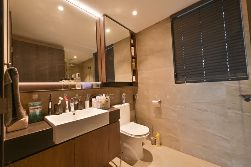 Riverfront Residences, 49 Hougang Avenue 7, 3 Bedrooms, 1,066 sqft, Condominium For Sale, by Rabecca Lai, 500131220 - Master Bathroom - PropertyGuru.com.sg