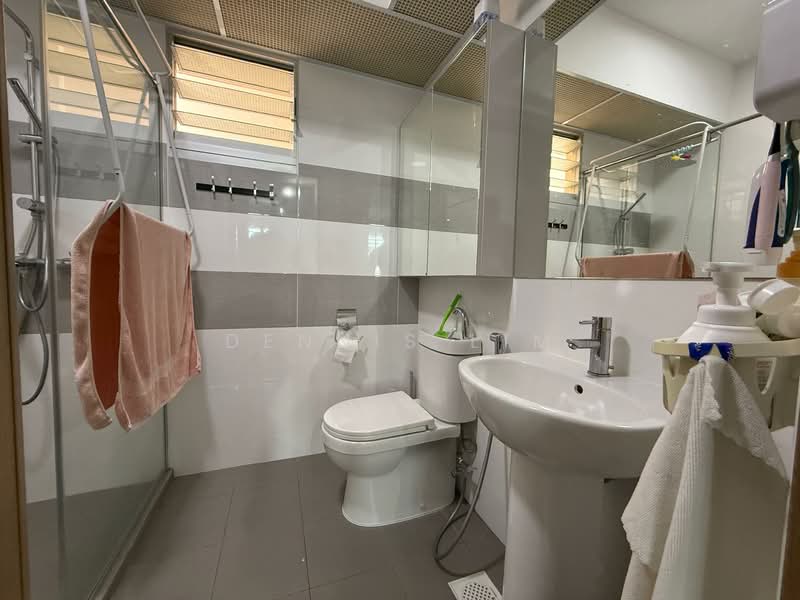 431A Bedok North Road, 431A  Bedok North Road, 3 Bedrooms, 1,012 sqft, HDB Flat For Sale, by Dennis Lim, 500131221 - Bathroom - PropertyGuru.com.sg