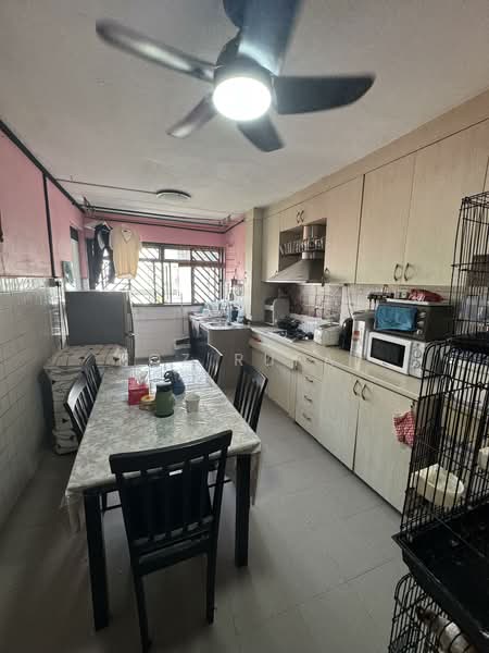 241 Jurong East Street 24, 241 Jurong East Street 24, 2 Bedrooms, 732 sqft, HDB Flat For Sale, by Roz Rufai, 500131222 - Kitchen - PropertyGuru.com.sg