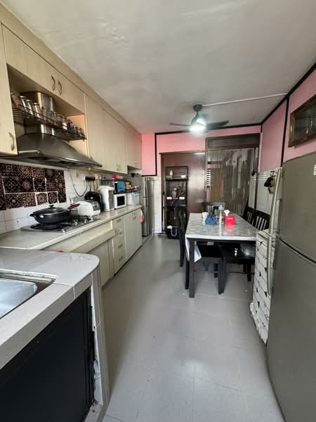 241 Jurong East Street 24, 241 Jurong East Street 24, 2 Bedrooms, 732 sqft, HDB Flat For Sale, by Roz Rufai, 500131222 - Kitchen - PropertyGuru.com.sg