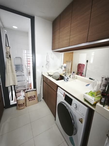 Coco Palms, 21 Pasir Ris Grove, 2 Bedrooms, 743 sqft, Condominium For Rent, by Terisa Ong, 500131223 - Enclosed Kitchen & Separate Yard - PropertyGuru.com.sg