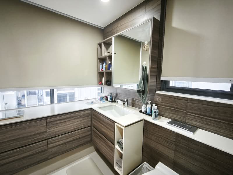 Coco Palms, 21 Pasir Ris Grove, 2 Bedrooms, 743 sqft, Condominium For Rent, by Terisa Ong, 500131223 - Master Bathroom - PropertyGuru.com.sg