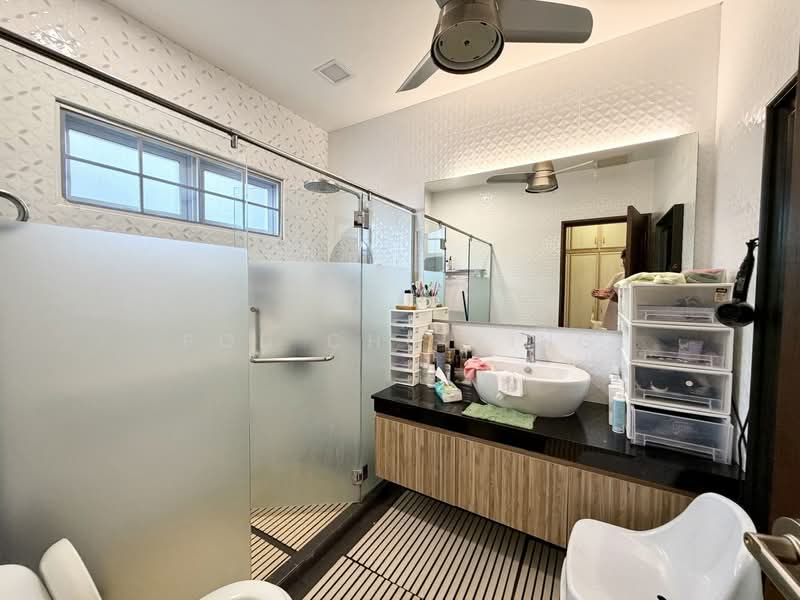 Seletar Hills Estate, Seletar Hills Drive, 4 Bedrooms, 3,500 sqft, Semi-Detached House For Sale, by Poh Chu Ying, 500131226 - Bathroom - PropertyGuru.com.sg