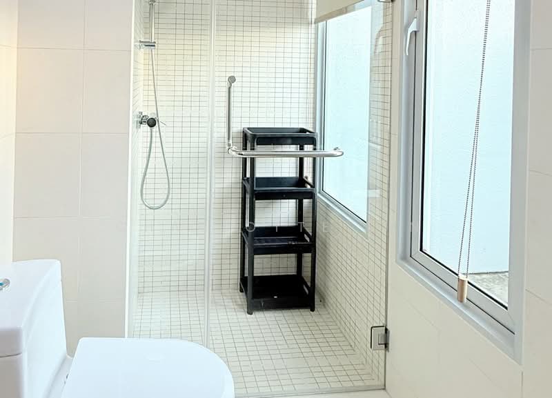 The Stellar, 6 West Coast Road, Room Rental, 200 sqft, Condominium For Rent, by Charlotte Lin, 500131245 - Bathroom - PropertyGuru.com.sg