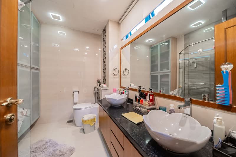 Corporation Rise, , 5 Bedrooms, 3,500 sqft, Corner Terrace For Sale, by Fiona Poon, 500131258 - Bathroom - PropertyGuru.com.sg