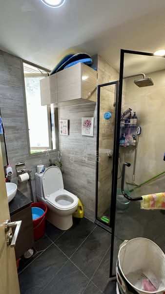Sea Horizon, 17 Pasir Ris Rise, 4 Bedrooms, 1,302 sqft, Executive Condominium For Sale, by Andrew Yong, 500131261 - Bathroom - PropertyGuru.com.sg