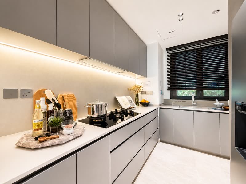FREEHOLD NEW LAUNCH NEAR CITY | SELLING AT NEAR LEASEHOLD PRICE | HIGH UPSIDE, , 4 Bedrooms, 1,300 sqft, Condominium For Sale, by Derrick Tee, 500131265 - Kitchen - PropertyGuru.com.sg