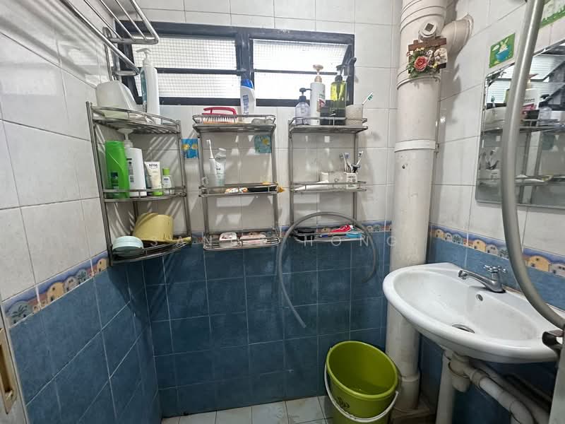 210 Boon Lay Place, 210 Boon Lay Place, 2 Bedrooms, 699 sqft, HDB Flat For Sale, by Sandy Hong, 500131267 - Bathroom - PropertyGuru.com.sg