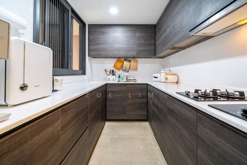 Sims Urban Oasis, 18 Sims Drive, 3 Bedrooms, 1,033 sqft, Condominium For Sale, by Zoe Lim, 500131292 - Kitchen - PropertyGuru.com.sg