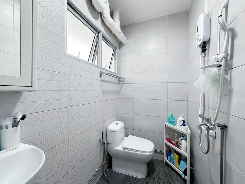 196 Pasir Ris Street 12, 196 Pasir Ris Street 12, 4 Bedrooms, 1,442 sqft, HDB Flat For Sale, by Adee Salleh, 500131323 - Bathroom - PropertyGuru.com.sg