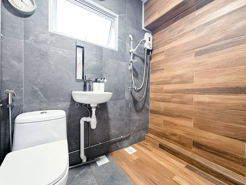 196 Pasir Ris Street 12, 196 Pasir Ris Street 12, 4 Bedrooms, 1,442 sqft, HDB Flat For Sale, by Adee Salleh, 500131323 - Bathroom - PropertyGuru.com.sg
