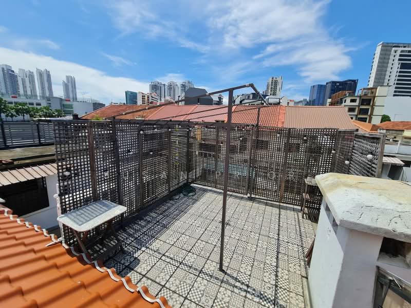 Farrer Road Walkup, Sing Avenue, Farrer Road, 2 Bedrooms, 1,725 sqft, Walk-up Apartment For Rent, by Susan Prior, 500131347 - Roof - PropertyGuru.com.sg