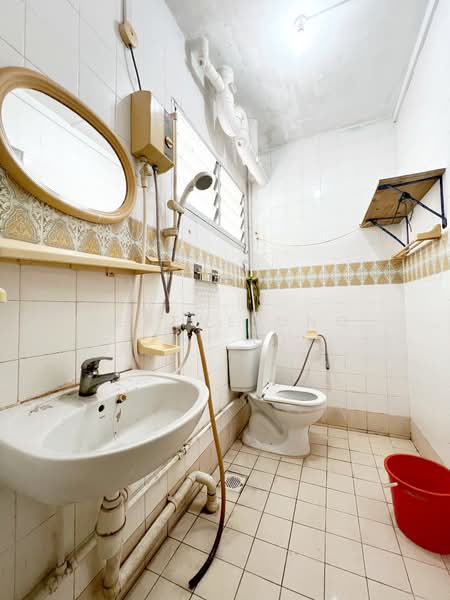496C Tampines Street 43, 496C Tampines Street 43, 3 Bedrooms, 1,152 sqft, HDB Flat For Sale, by Kerene Ong Zhi Qi, 500131351 - Bathroom - PropertyGuru.com.sg