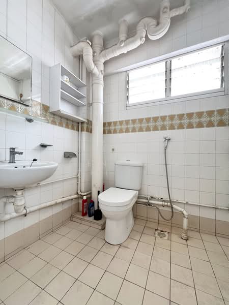 496C Tampines Street 43, 496C Tampines Street 43, 3 Bedrooms, 1,152 sqft, HDB Flat For Sale, by Kerene Ong Zhi Qi, 500131351 - Bathroom - PropertyGuru.com.sg