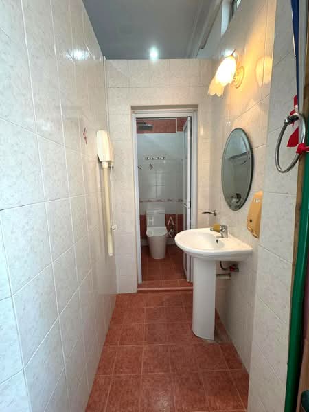 Charming one storey house Ideal for Rebuild, 1km to Tao Nan, 1km to Tao Nan, Rebuild or A&A, No West Sun, 3 Bedrooms, 1,500 sqft, Terraced House For Sale, by Stephanie Tok, 500131355 - Bathroom - PropertyGuru.com.sg