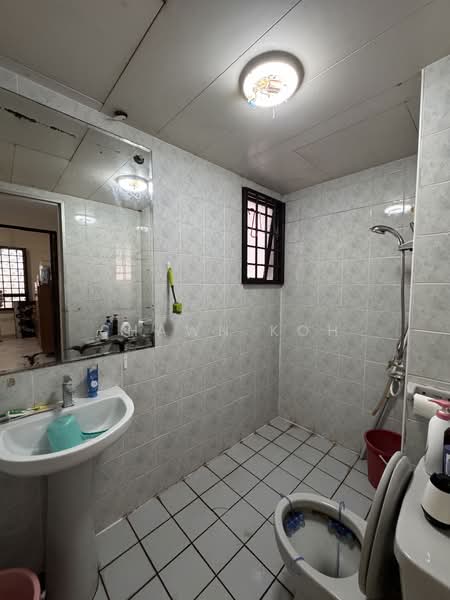 158 Hougang Street 11, 158 Hougang Street 11, 3 Bedrooms, 1,109 sqft, HDB Flat For Sale, by Shawn Koh, 500131360 - Bathroom - PropertyGuru.com.sg