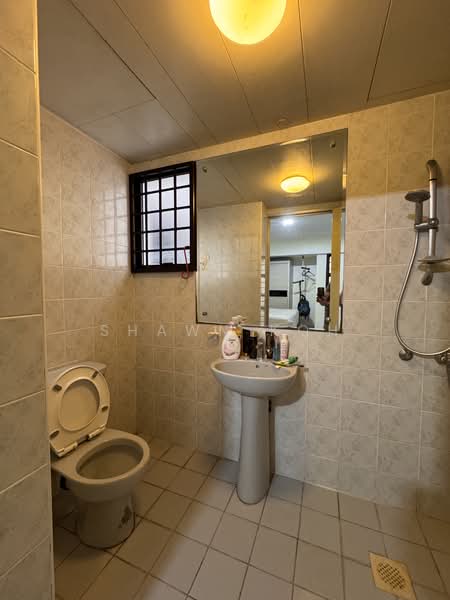 158 Hougang Street 11, 158 Hougang Street 11, 3 Bedrooms, 1,109 sqft, HDB Flat For Sale, by Shawn Koh, 500131360 - Bathroom - PropertyGuru.com.sg