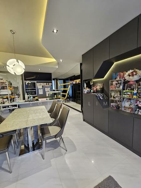 Silversea, , 3 Bedrooms, 1,066 sqft, Condominium For Sale, by Zoelyn Lim, 500131365 - Dining Room - PropertyGuru.com.sg