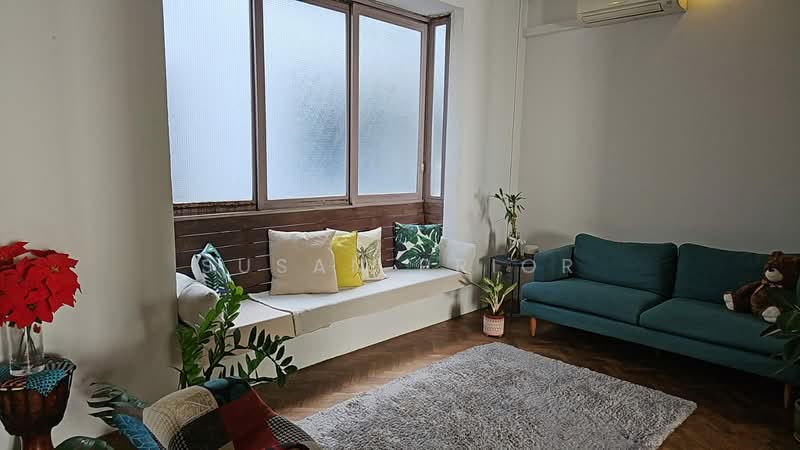 Tiong Bahru Unique Woody Interior Delight, Tiong Bahru, Yong Siak Street, 2 Bedrooms, 1,075 sqft, Conservation House For Rent, by Susan Prior, 500131375 - Living Room - PropertyGuru.com.sg