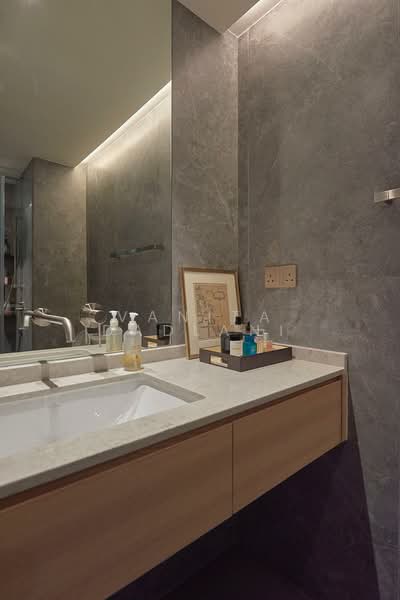Spring Grove, 53 Grange Road, 2 Bedrooms, 1,012 sqft, Condominium For Sale, by Vanita Dadlani, 500131383 - Bathroom - PropertyGuru.com.sg
