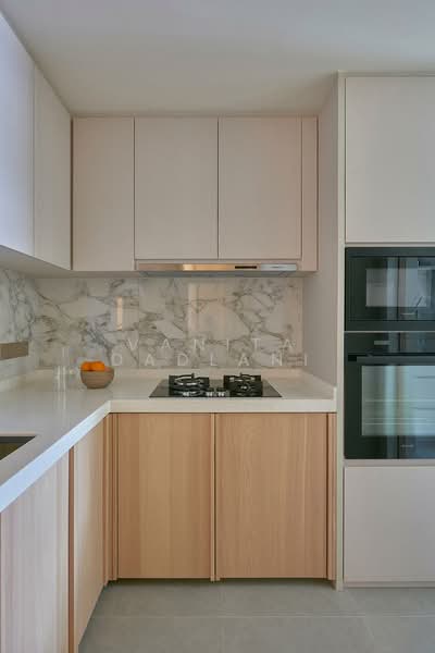 Spring Grove, 53 Grange Road, 2 Bedrooms, 1,012 sqft, Condominium For Sale, by Vanita Dadlani, 500131383 - Kitchen - PropertyGuru.com.sg