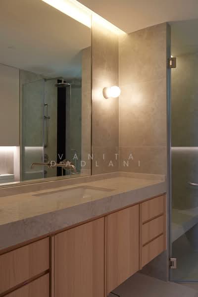 Spring Grove, 53 Grange Road, 2 Bedrooms, 1,012 sqft, Condominium For Sale, by Vanita Dadlani, 500131383 - Bathroom - PropertyGuru.com.sg