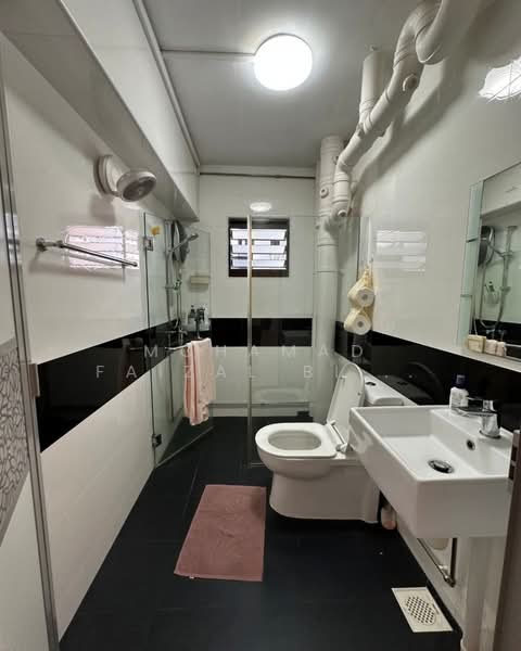 469 Choa Chu Kang Avenue 3, 469 Choa Chu Kang Avenue 3, 3 Bedrooms, 1,301 sqft, HDB Flat For Sale, by Mohamad Faizal Bin Hanafi, 500131388 - Bathroom - PropertyGuru.com.sg