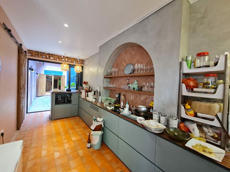 Orchard Stunning Entertainment Shophouse, Hoot Kiam Road, River Valley Road, 3 Bedrooms, 3,100 sqft, Conservation House For Sale, by Susan Prior, 500131394 - Kitchen - PropertyGuru.com.sg