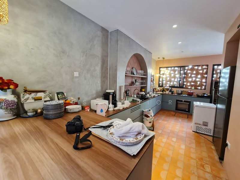 Orchard Stunning Entertainment Shophouse, Hoot Kiam Road, River Valley Road, 3 Bedrooms, 3,100 sqft, Conservation House For Sale, by Susan Prior, 500131394 - Kitchen - PropertyGuru.com.sg