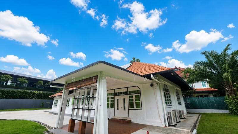 ✰ Rare: Great Invest & Rebuild Potential | 50m Front, Elevated, 1km ACS, SCGS, SJI. Near Orchard, Newton / Novena, 3 Bedrooms, 3,800 sqft, Good Class Bungalow For Sale, by Steve Tay, 500131398 - Exterior - PropertyGuru.com.sg