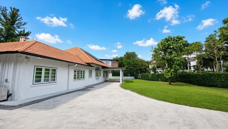 ✰ Rare: Great Invest & Rebuild Potential | 50m Front, Elevated, 1km ACS, SCGS, SJI. Near Orchard, Newton / Novena, 3 Bedrooms, 3,800 sqft, Good Class Bungalow For Sale, by Steve Tay, 500131398 - Exterior - PropertyGuru.com.sg