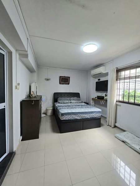 172 Lorong 1 Toa Payoh, 172 Lorong 1 Toa Payoh, 4 Bedrooms, 1,334 sqft, HDB Flat For Sale, by Jason Low, 500131405 - Master Bedroom - PropertyGuru.com.sg