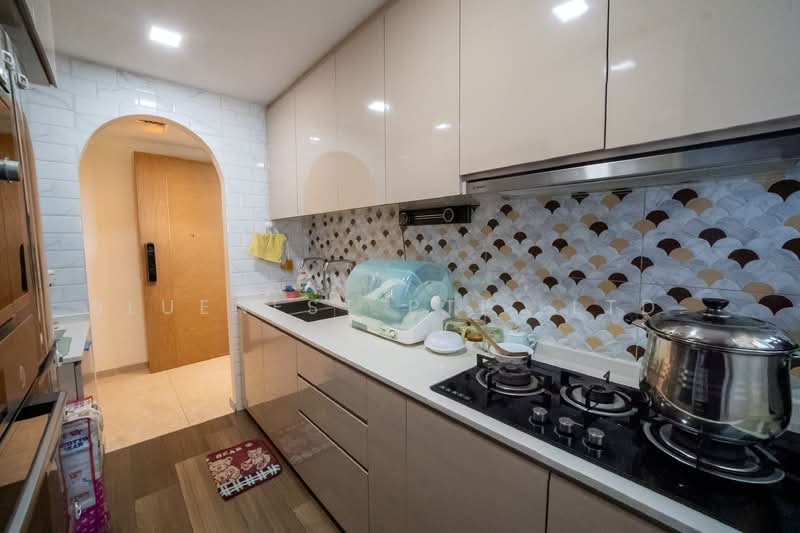 The Santorini, 29 Tampines Street 86, 5 Bedrooms, 1,367 sqft, Condominium For Rent, by KENNETH CHUA, 500131417 - Kitchen - PropertyGuru.com.sg