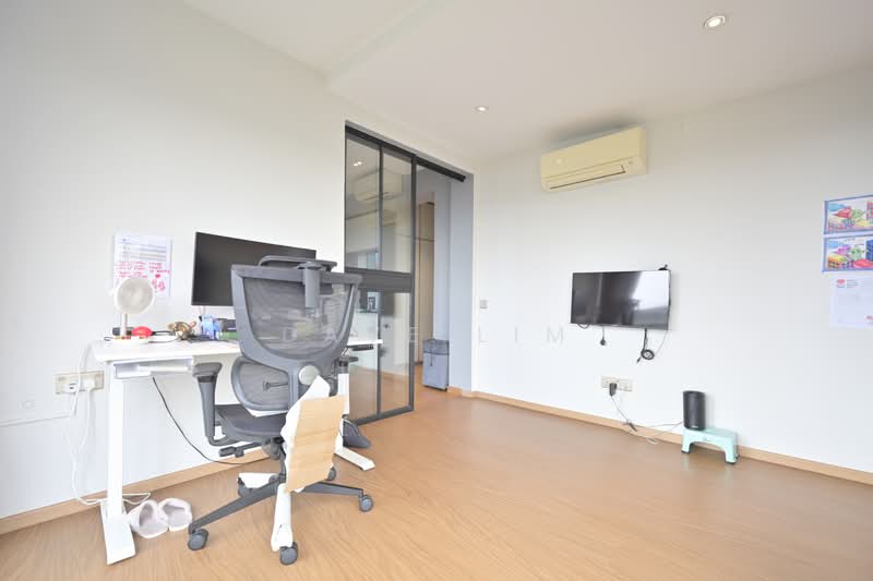 The Tampines Trilliant, 21 Tampines Central 7, 4 Bedrooms, 1,970 sqft, Executive Condominium For Sale, by Dave Lim, 500131422 - Study - PropertyGuru.com.sg