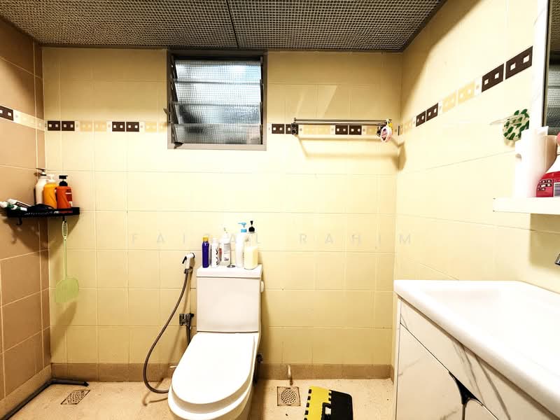 272C Sengkang Central, 272C Sengkang Central, 3 Bedrooms, 969 sqft, HDB Flat For Sale, by Faizal Rahim, 500131427 - Bathroom - PropertyGuru.com.sg