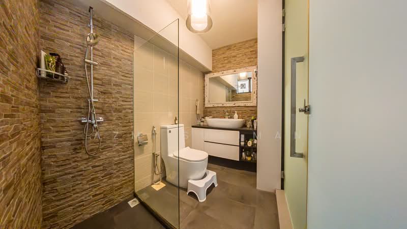 474 Segar Road, 474 Segar Road, 4 Bedrooms, 1,377 sqft, HDB Flat For Sale, by Azmi Suliman, 500131428 - Master Bathroom - PropertyGuru.com.sg