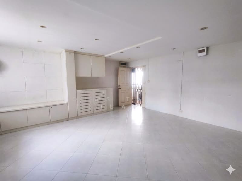 122A Sengkang East Way, 122A Sengkang East Way, 3 Bedrooms, 1,184 sqft, HDB Flat For Sale, by Nicholas Tan Chye Huat, 500131435 - Interior - PropertyGuru.com.sg