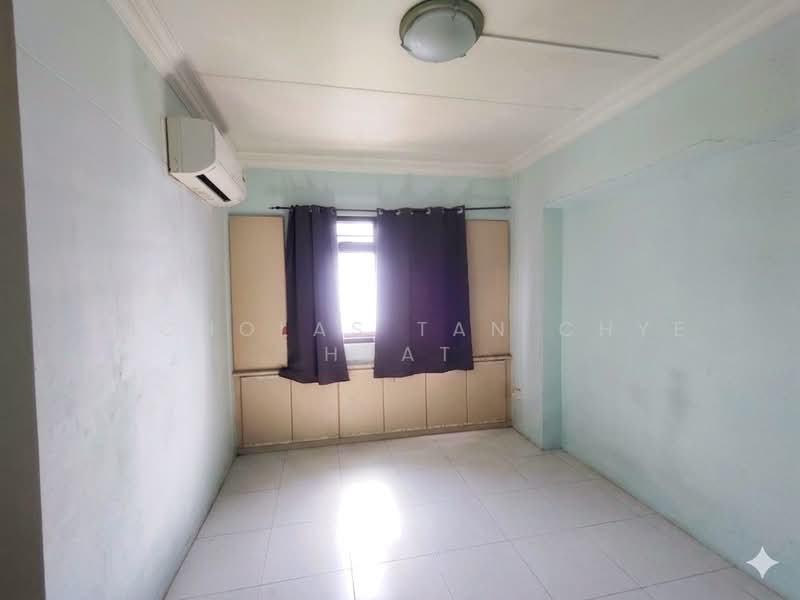 122A Sengkang East Way, 122A Sengkang East Way, 3 Bedrooms, 1,184 sqft, HDB Flat For Sale, by Nicholas Tan Chye Huat, 500131435 - Bedroom - PropertyGuru.com.sg