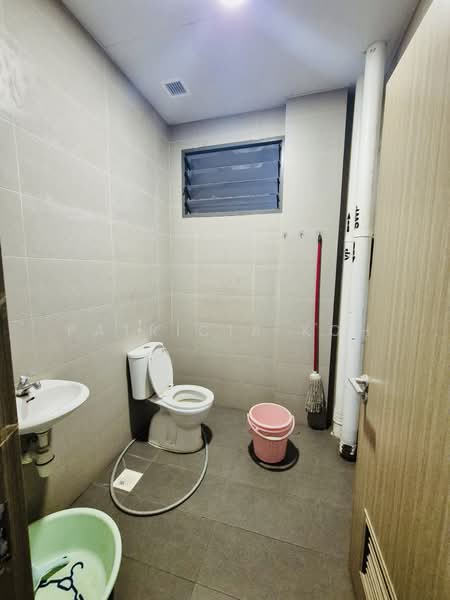 Polaris @ Woodlands, 101 Woodlands Avenue 12, 3,369 sqft, Factory / Workshop (B2) For Rent, by Patricia Koh, 500131441 - Bathroom - CommercialGuru.com.sg