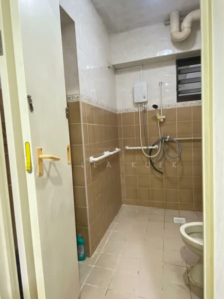 460 Clementi Avenue 3, 460 Clementi Avenue 3, Room Rental, 100 sqft, HDB Flat For Rent, by Stella Kuek, 500131445 - Bathroom - PropertyGuru.com.sg