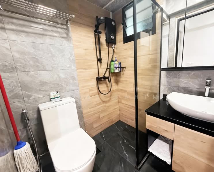 180B Rivervale Crescent, 180B Rivervale Crescent, 2 Bedrooms, 721 sqft, HDB Flat For Sale, by Faizal Rahim, 500131455 - Bathroom - PropertyGuru.com.sg